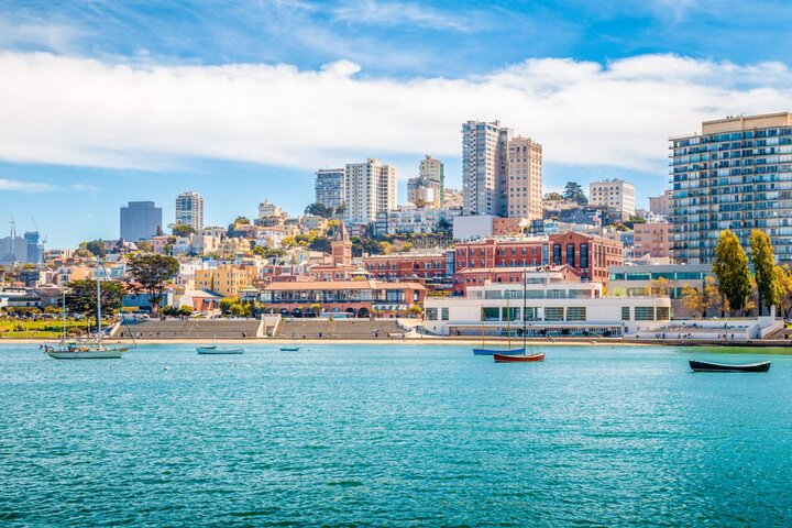 Explore San Francisco’s waterfront while unraveling a compelling story. Discover hidden gems historic ships and enjoy a one-of-a-kind adventure blending exploration and problem-solving in stunning surroundings.